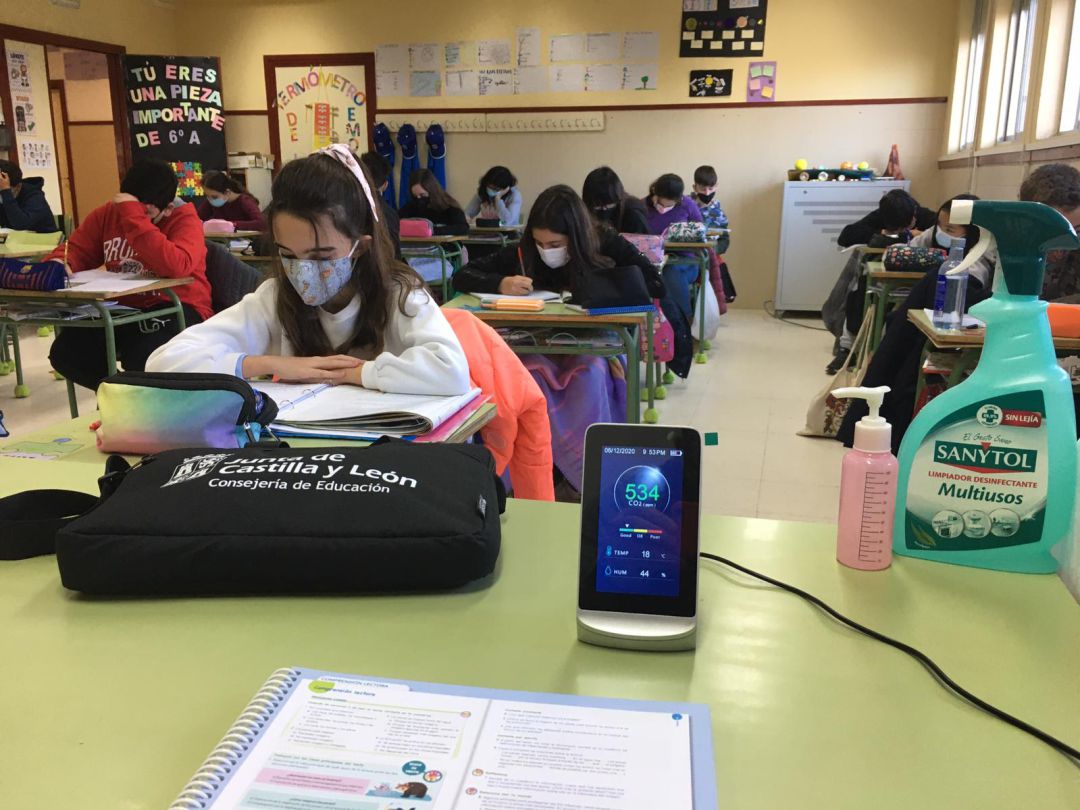 Las aulas de Medina del Campo está recibiendo los primeros medidores de CO2 Las aulas de Medina del Campo está recibiendo los primeros medidores de CO2