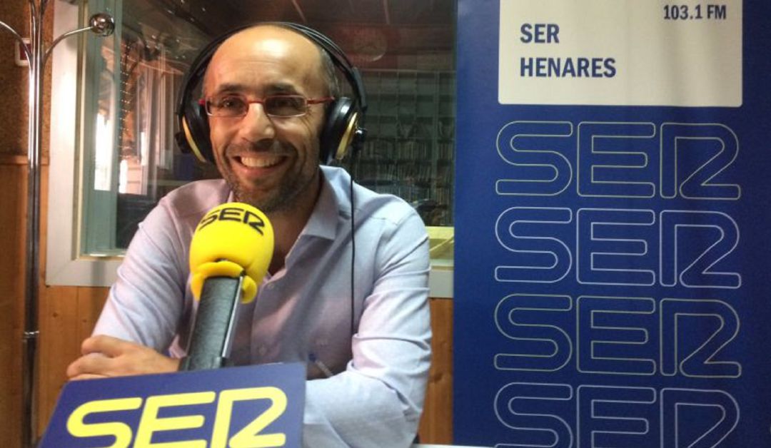 El alcalde de Meco, Pedro Luis Sanz, en una imagen de archivo en los estudios de SER Henares. El alcalde de Meco, Pedro Luis Sanz, en una imagen de archivo en los estudios de SER Henares.