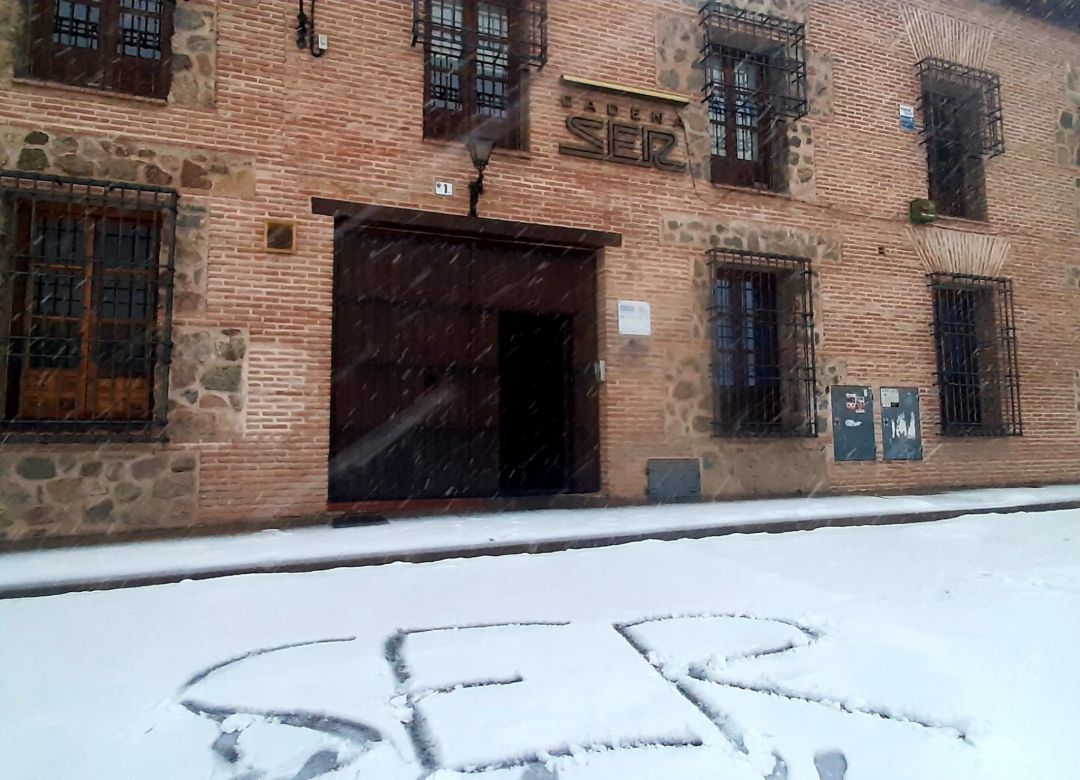 Reciente imagen de la fachada de SER Toledo durante el temporal Filomena Reciente imagen de la fachada de SER Toledo durante el temporal Filomena