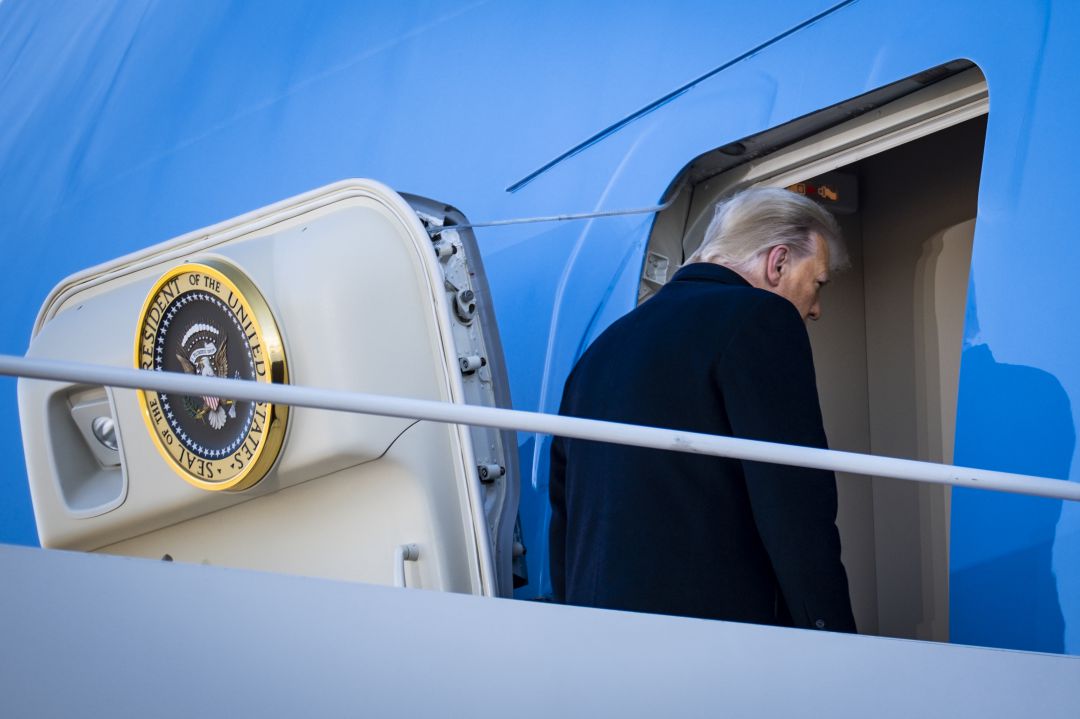 Donald Trump entra en el Air Force One en una imagen de enero de 2021 Donald Trump entra en el Air Force One en una imagen de enero de 2021