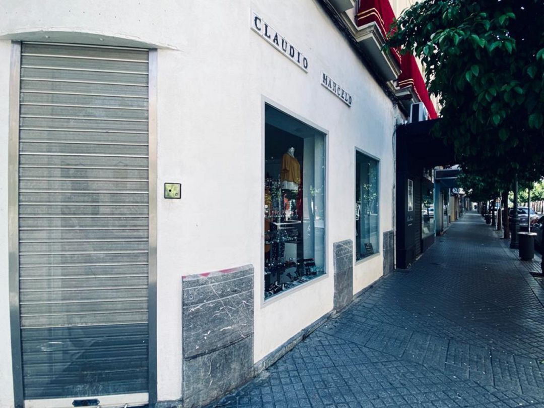 Comercios cerrados en la calle Claudio Marcelo Comercios cerrados en la calle Claudio Marcelo