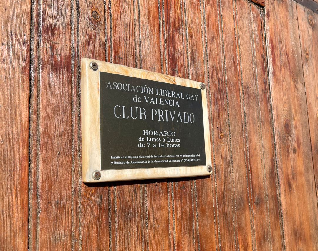 Puerta del club privado 'Asociación Liberal Gay de València', en la calle San Vicente, que funcionaba de forma esporádica. Puerta del club privado 'Asociación Liberal Gay de València', en la calle San Vicente, que funcionaba de forma esporádica.