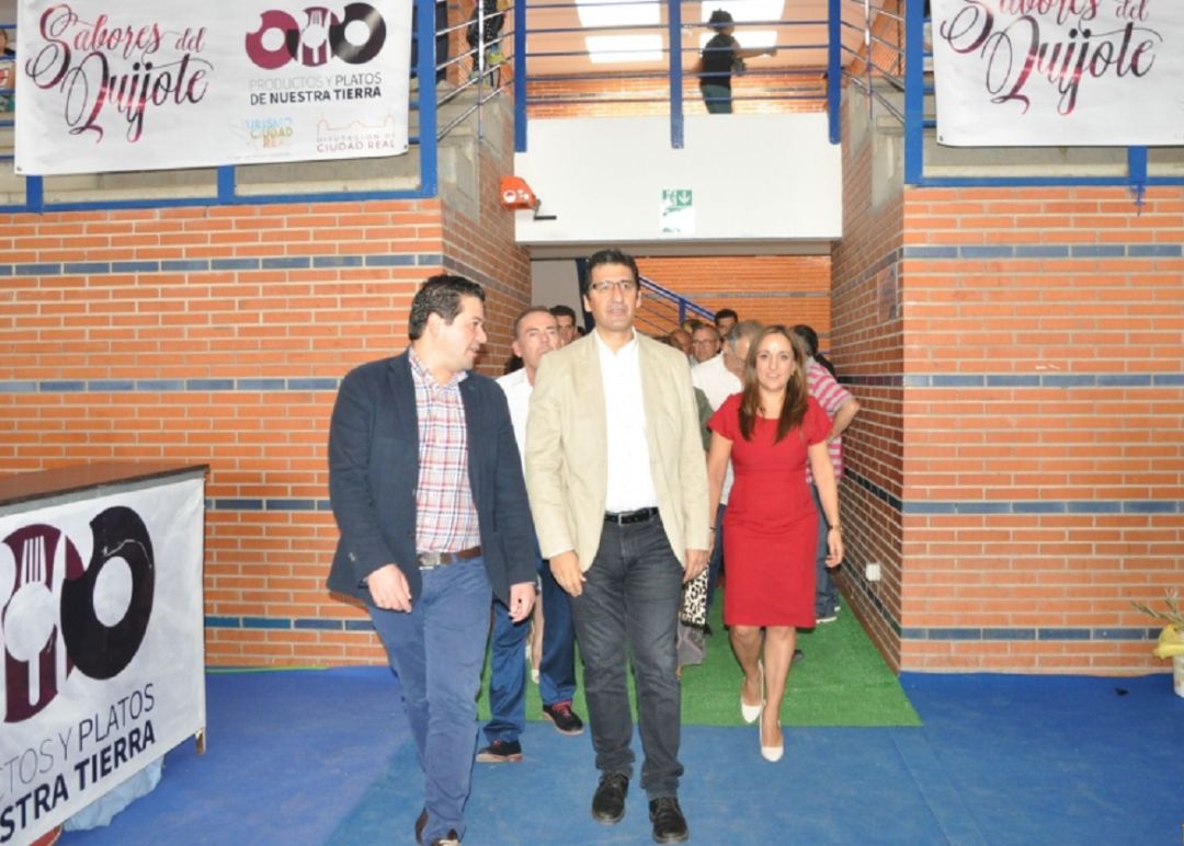 En primer plano, José Manuel Caballero (derecha) y David Triguero, presidente y vicepresidente de la Diputación Provincial de Ciudad Real respectivamente En primer plano, José Manuel Caballero (derecha) y David Triguero, presidente y vicepresidente de la Diputación Provincial de Ciudad Real respectivamente