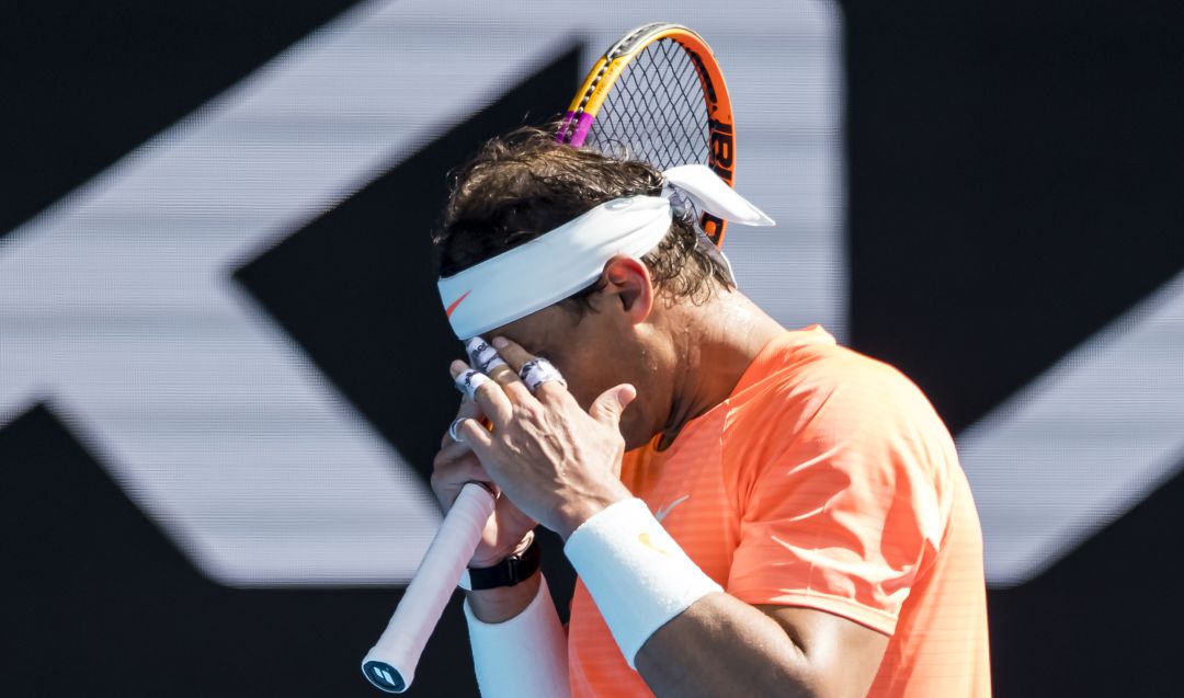 Nadal se lamenta tras perder un juego en el duelo de octavos frente a Fognini de este lunes Nadal se lamenta tras perder un juego en el duelo de octavos frente a Fognini de este lunes