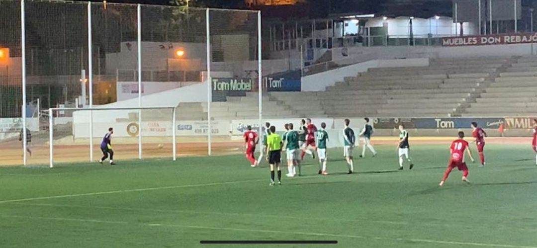 Momento en el que Tufos marca el primer gol del partido Momento en el que Tufos marca el primer gol del partido
