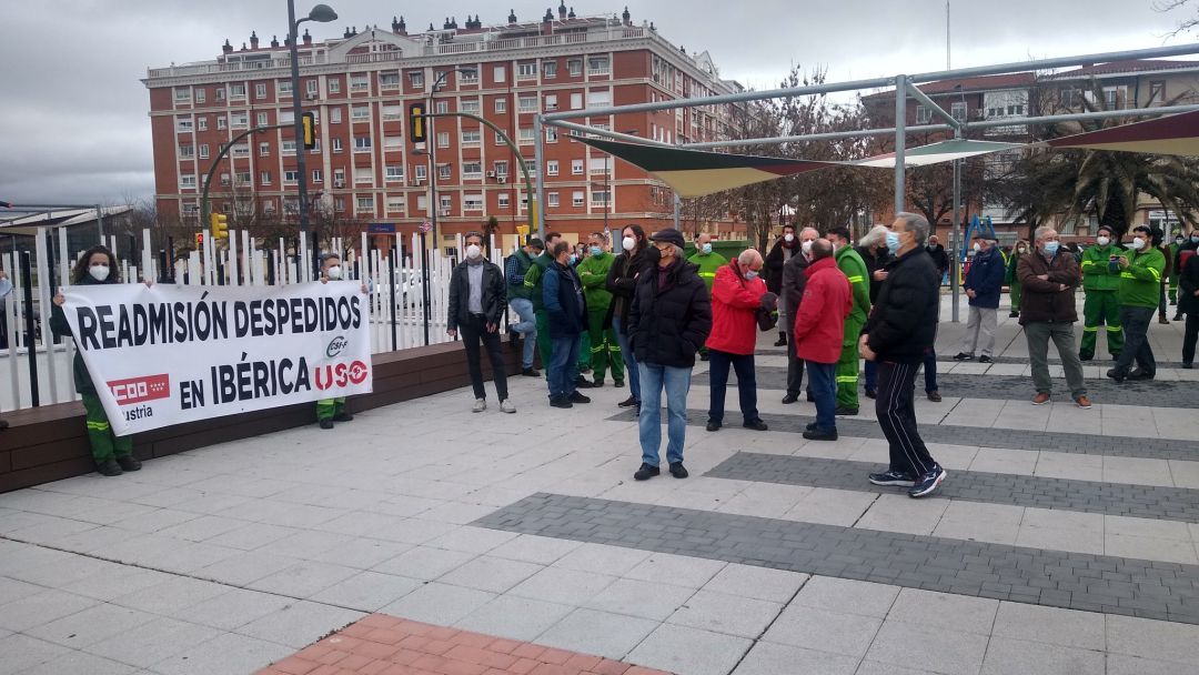Los sindicatos reiniciaron la semana pasada las concentraciones y movilizaciones para reclamar la readmisión de los despedidos. Los sindicatos reiniciaron la semana pasada las concentraciones y movilizaciones para reclamar la readmisión de los despedidos.