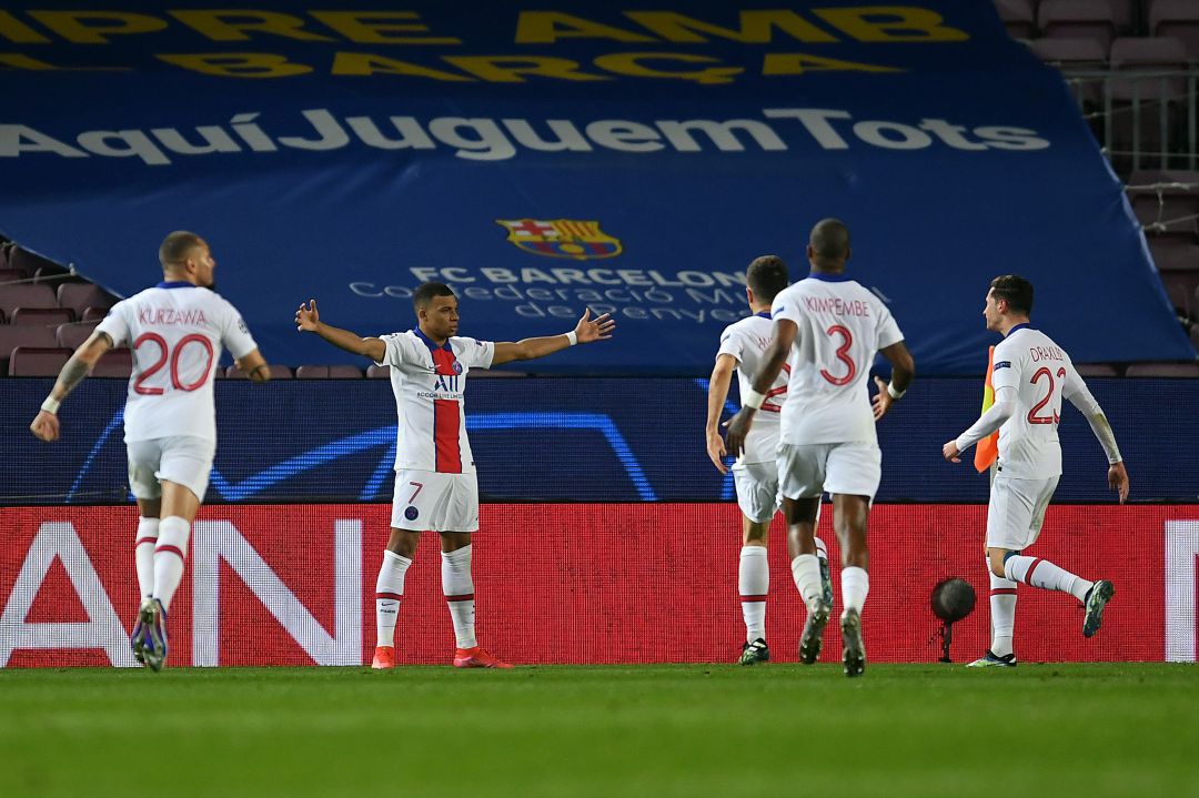 Mbappé celebra el cuarto gol con sus compañeros. Mbappé celebra el cuarto gol con sus compañeros.