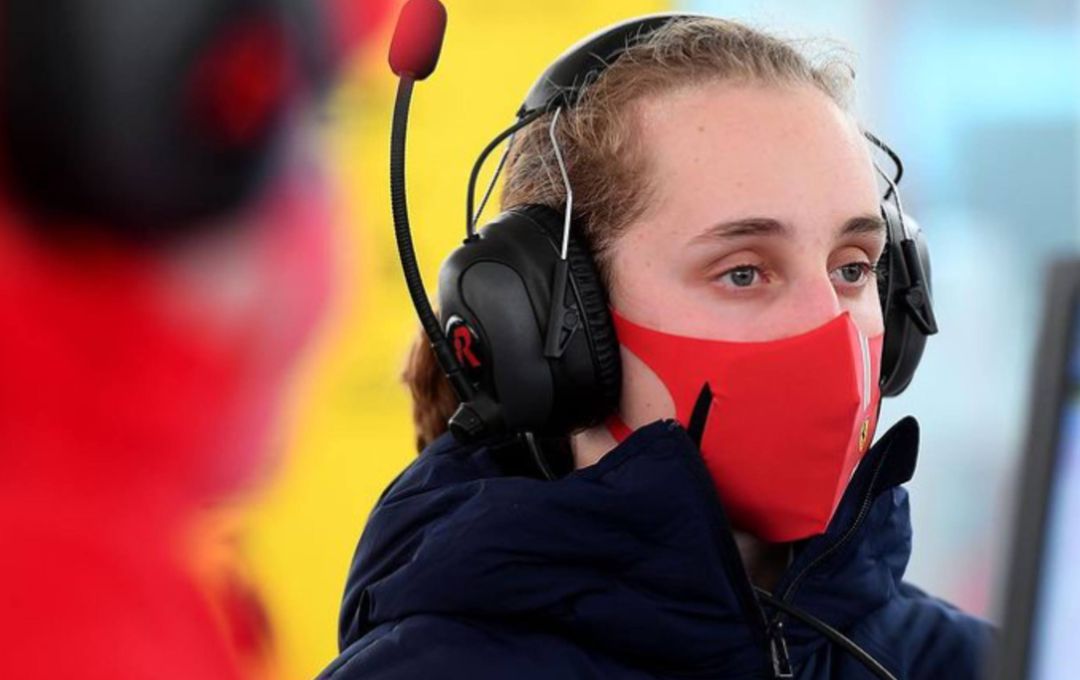 La piloto Maya Weug, en la Academia de Ferrari. La piloto Maya Weug, en la Academia de Ferrari.