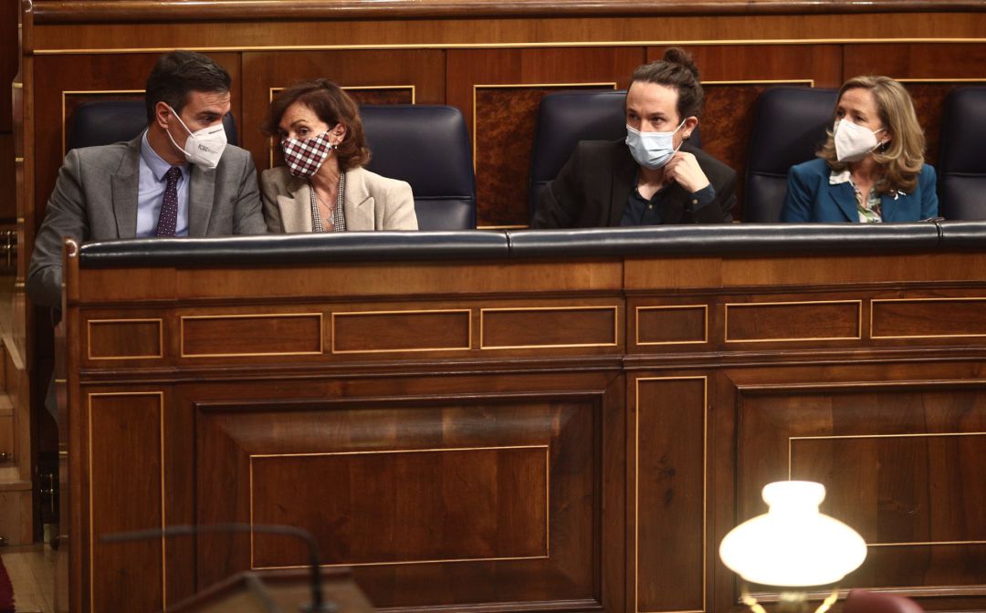 El presidente del Gobierno, Pedro Sánchez; la vicepresidenta primera, Carmen Calvo; el vicepresidente segundo, Pablo Iglesias, y la vicepresidenta tercera, Nadia Calviño. El presidente del Gobierno, Pedro Sánchez; la vicepresidenta primera, Carmen Calvo; el vicepresidente segundo, Pablo Iglesias, y la vicepresidenta tercera, Nadia Calviño.