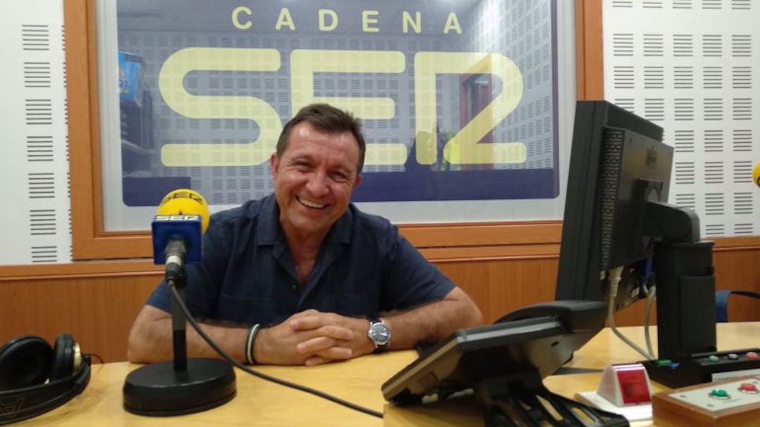 Miguel Santiago de la Plataforma por una Mezquit de Todos y Todas en una foto de archivo Miguel Santiago de la Plataforma por una Mezquit de Todos y Todas en una foto de archivo