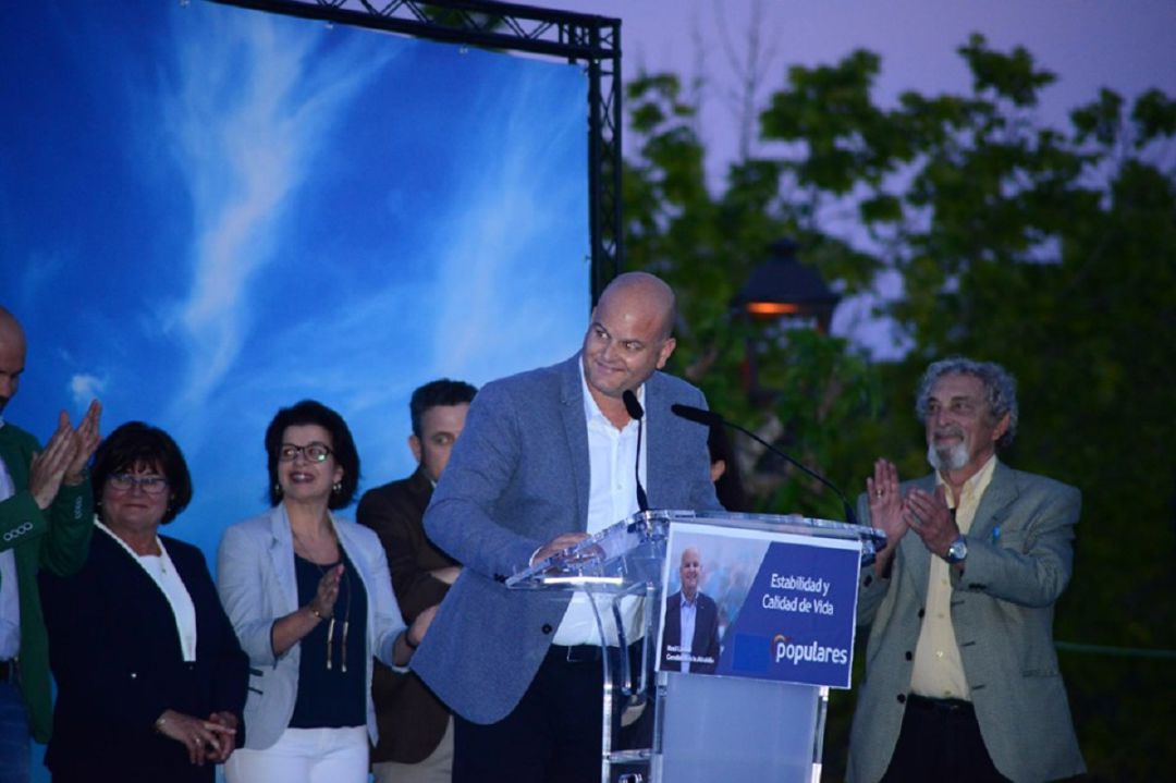 Raúl Llobell, portavoz del PP de Teulada, en un acto de campaña electoral. Raúl Llobell, portavoz del PP de Teulada, en un acto de campaña electoral.