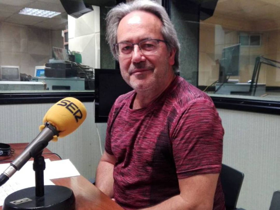 Francisco Guarido en los estudios de Radio Zamora Francisco Guarido en los estudios de Radio Zamora