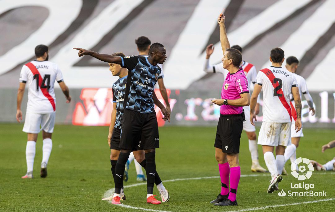 Momento de la expulsión de Umar Sadiq en Vallecas. Momento de la expulsión de Umar Sadiq en Vallecas.