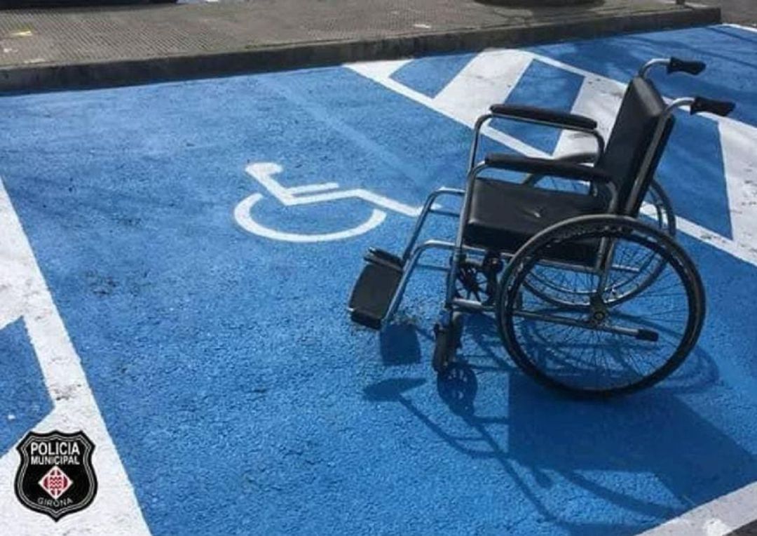 Aparcament per a persones amb mobilitat reduïda Aparcament per a persones amb mobilitat reduïda