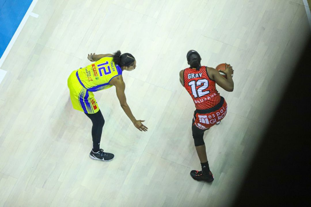 Gray afrontant un u contra u amb Taylor durant el partit d'ahir. Gray afrontant un u contra u amb Taylor durant el partit d'ahir.