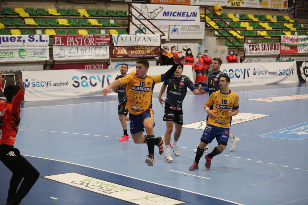 El ABANCA Ademar vuelve a la senda de la victoria en la pista del BM Villa de Aranda El ABANCA Ademar vuelve a la senda de la victoria en la pista del BM Villa de Aranda