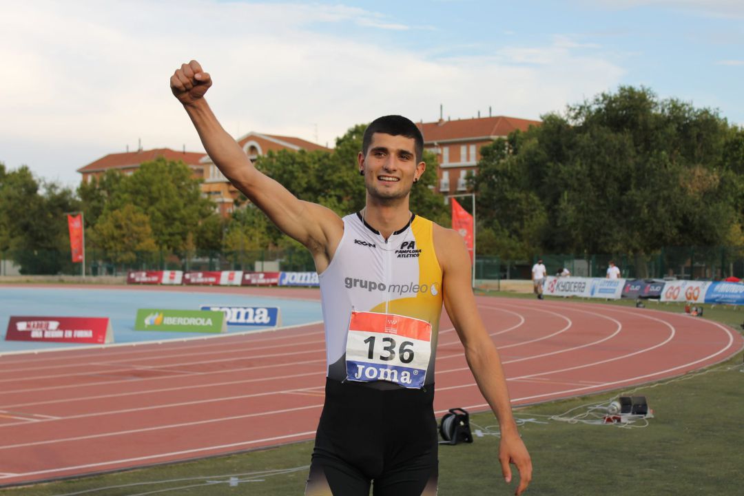 Asier Martínez celebrando el título de campeón de España Asier Martínez celebrando el título de campeón de España
