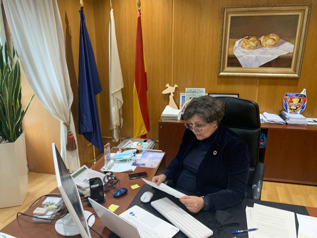 La alcaldesa de O Porriño, Eva García de la Torre, en su despacho. La alcaldesa de O Porriño, Eva García de la Torre, en su despacho.