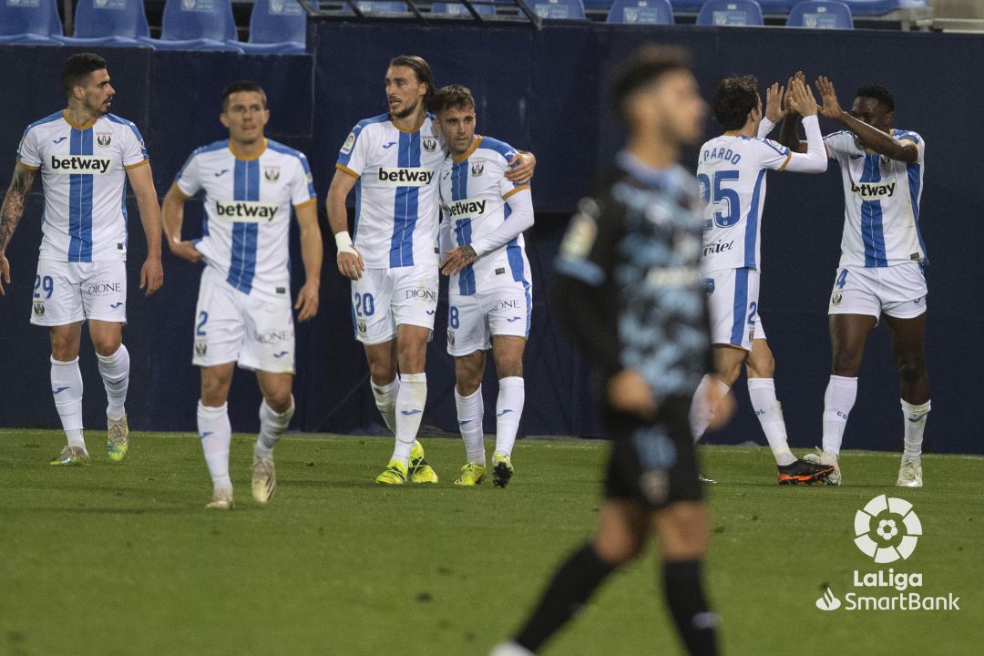 El Leganés celebra el 2-1 de Omeruo con Lazo en primer plano. El Leganés celebra el 2-1 de Omeruo con Lazo en primer plano.