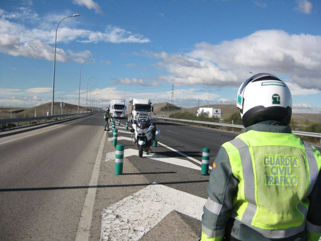 Control Guardia Civil en la A2 Control Guardia Civil en la A2