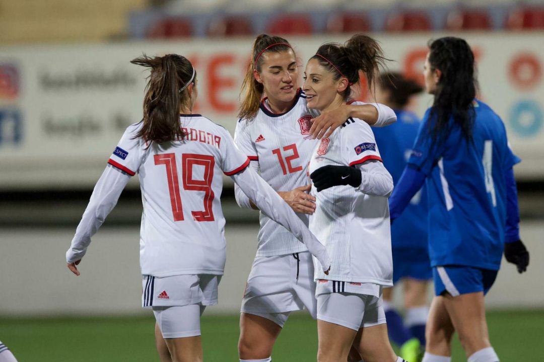 España celebra uno de los goles de Esther González a Azerbaiyán España celebra uno de los goles de Esther González a Azerbaiyán