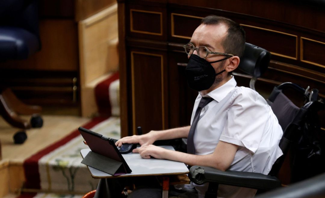 El portavoz de Unidas Podemos, Pablo Echenique, durante el pleno del Congreso de este jueves. El portavoz de Unidas Podemos, Pablo Echenique, durante el pleno del Congreso de este jueves.