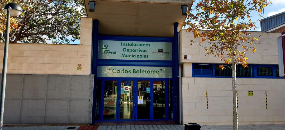 Fachada de la piscina del Carlos Belmonte del IMD Fachada de la piscina del Carlos Belmonte del IMD