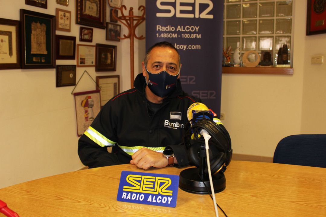 Antonio Córdoba, en el estudio central de Radio Alcoy Antonio Córdoba, en el estudio central de Radio Alcoy