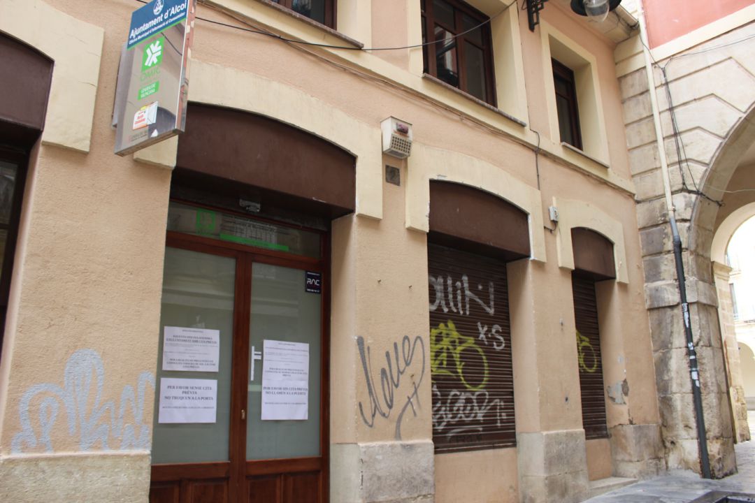 La Oficina de Información al Consumidor esta junto a la Plaça de Dins en el carrer Sant Joan La Oficina de Información al Consumidor esta junto a la Plaça de Dins en el carrer Sant Joan