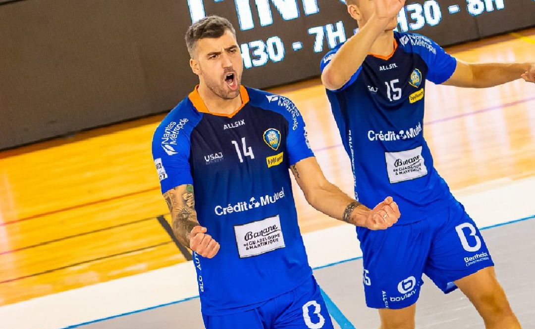 Borja Ruiz, con el número 14, celebra un punto Borja Ruiz, con el número 14, celebra un punto