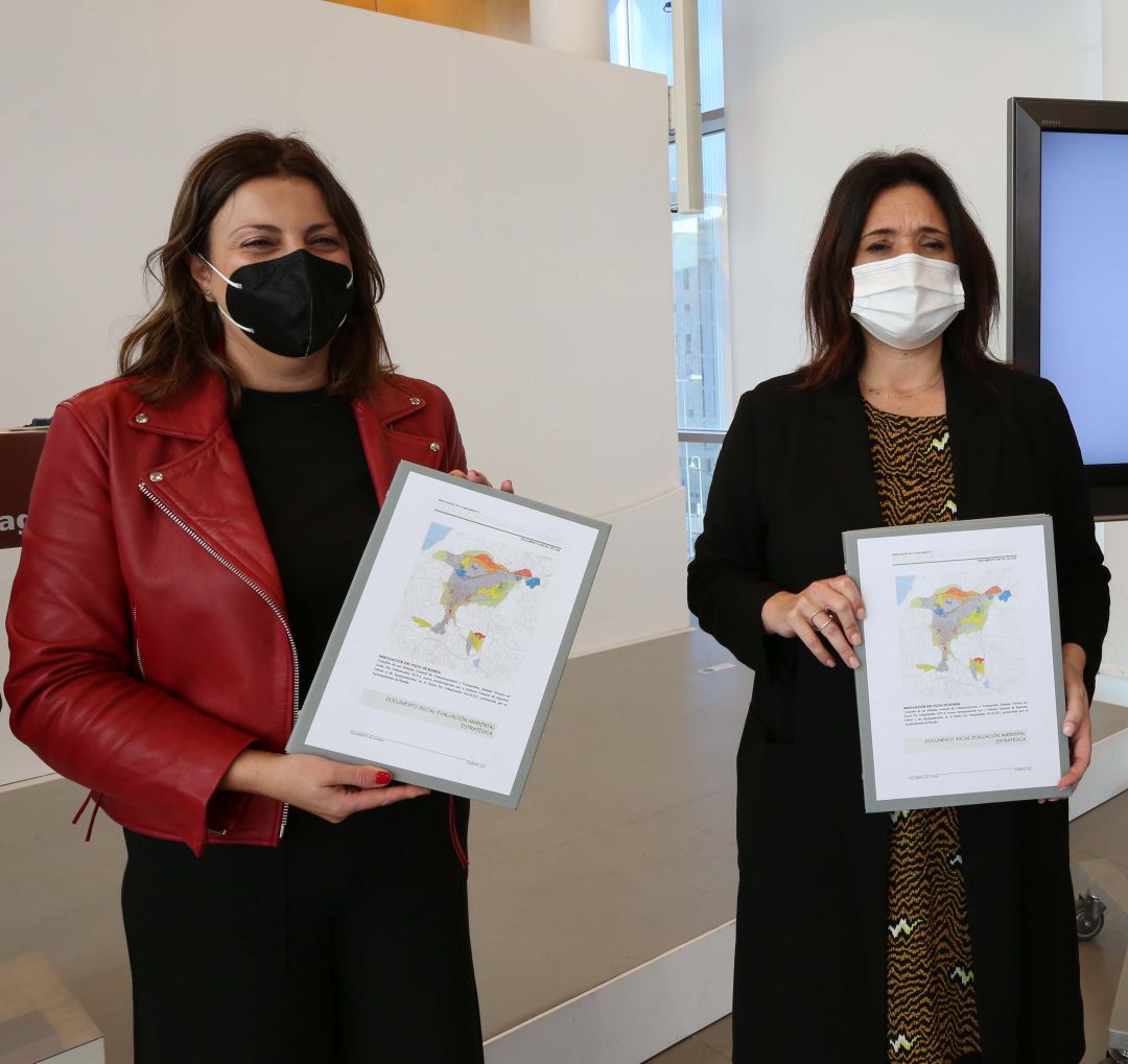La vicepresidenta segunda de la Diputación, Margarita del Cid, junto a la alcadesa de Ronda, María Paz Fernández La vicepresidenta segunda de la Diputación, Margarita del Cid, junto a la alcadesa de Ronda, María Paz Fernández