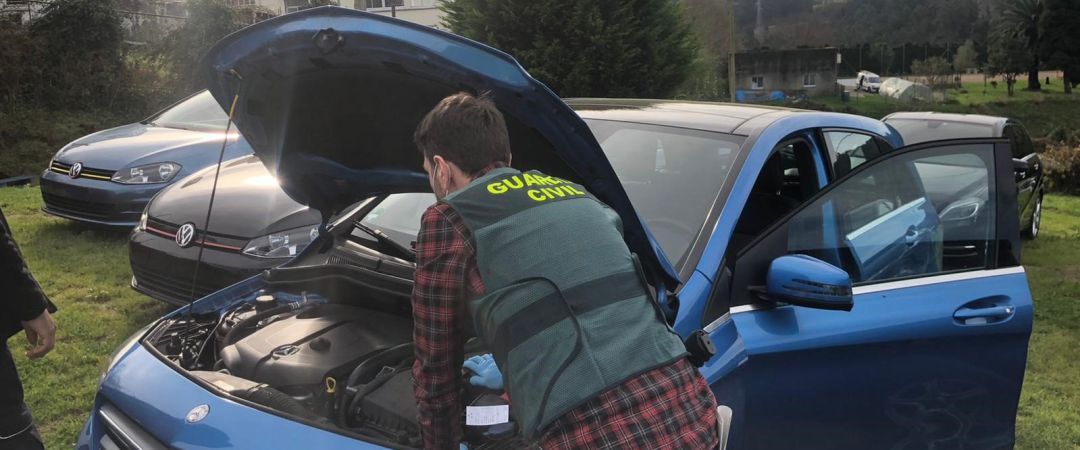 La Guardia Civil desmantela una organización criminal dedicada al tráfico ilícito de vehículos de alta gama procedentes de Italia tras la detención de dos vecinos de Betanzos. La Guardia Civil desmantela una organización criminal dedicada al tráfico ilícito de vehículos de alta gama procedentes de Italia tras la detención de dos vecinos de Betanzos.