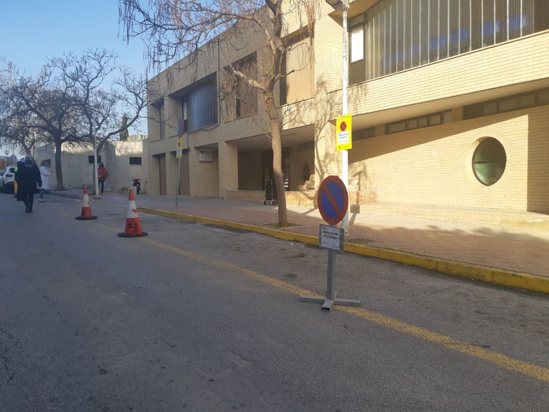 Reserva de las plazas de aparcamiento frente al Centro de Salud. Reserva de las plazas de aparcamiento frente al Centro de Salud.
