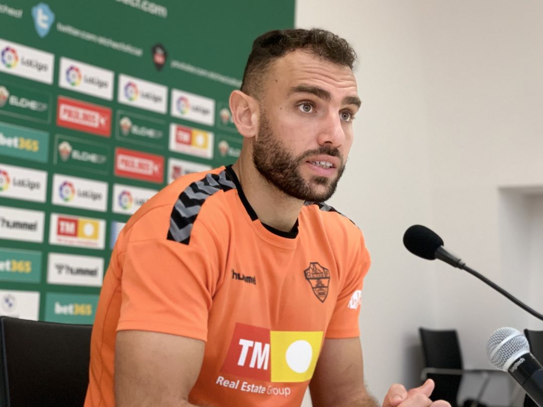 Gonzalo Verdú en la Sala de Prensa del estadio Martínez Valero Gonzalo Verdú en la Sala de Prensa del estadio Martínez Valero