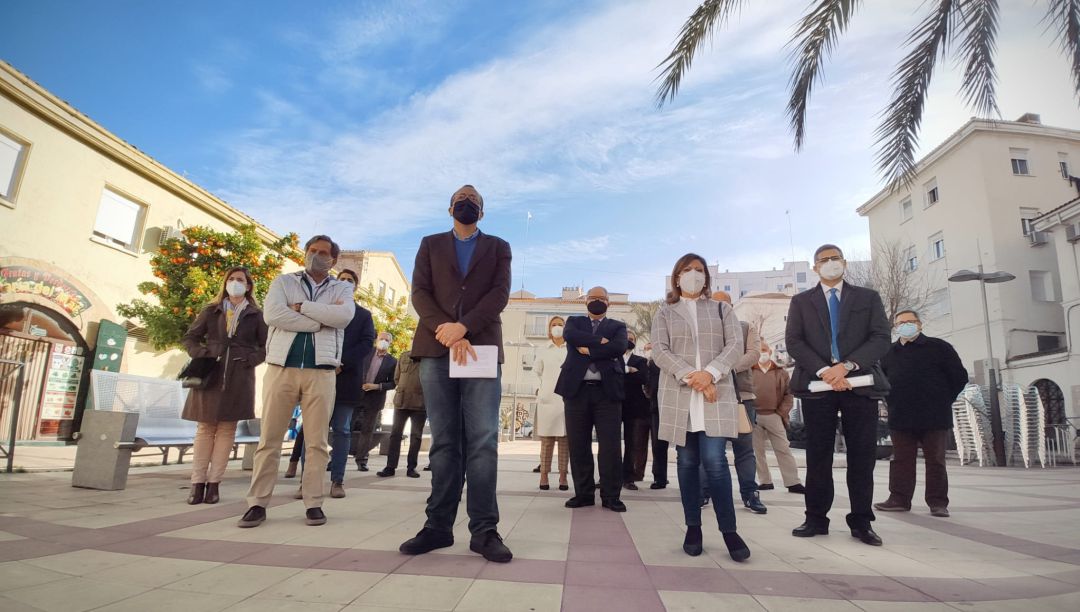 Manuel Bonilla, líder del PP en Jaén capital, junto al resto de miembros populares jiennenses Manuel Bonilla, líder del PP en Jaén capital, junto al resto de miembros populares jiennenses