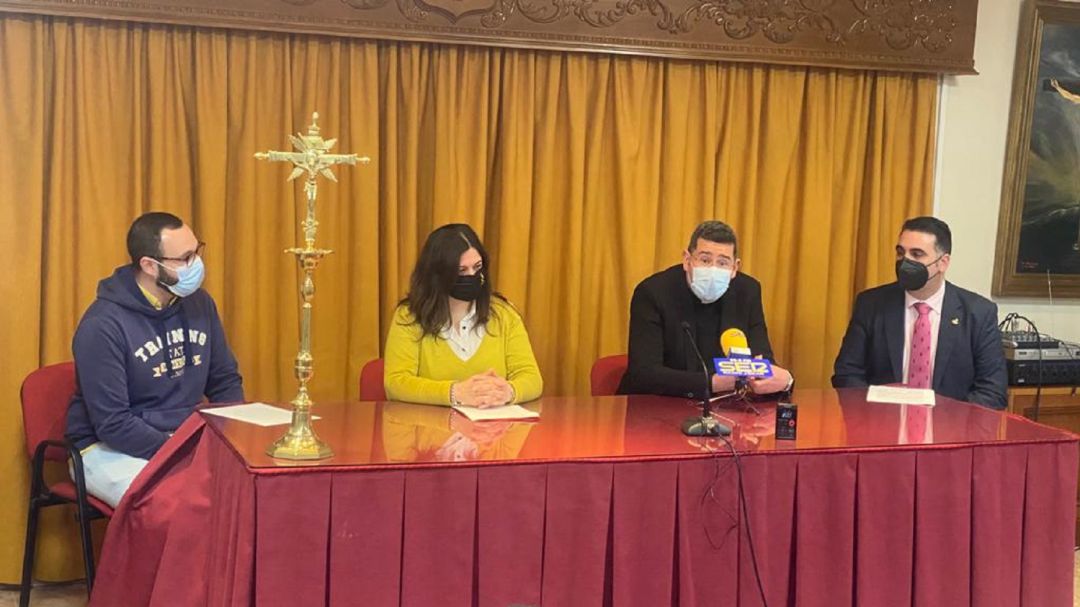 Momento de la presentación del cartel de la Semana Santa de Jódar 2.021, intervención del párroco Juan Guerrero Momento de la presentación del cartel de la Semana Santa de Jódar 2.021, intervención del párroco Juan Guerrero