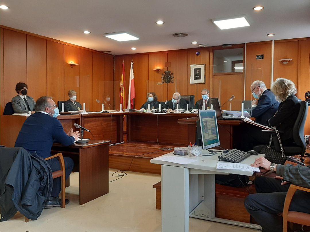 El alcalde de Vega de Liébana reconoce que falsificó un documento: "Fue una torpeza. Pudiéndolo hacer bien, lo hice mal". El alcalde de Vega de Liébana reconoce que falsificó un documento: "Fue una torpeza. Pudiéndolo hacer bien, lo hice mal".