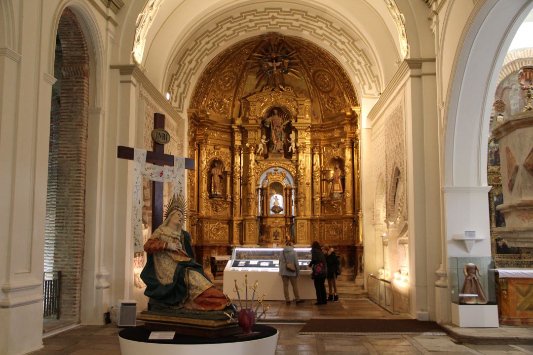 Virgen Dolorosa de lso Cuchillos en la iglesia de San Esteban de Cuéllar Virgen Dolorosa de lso Cuchillos en la iglesia de San Esteban de Cuéllar
