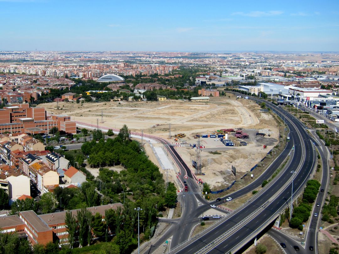 En tres parcelas de Leganés, como esta junto al hospital, se construirán en total casi 700 viviendas, 350 en venta y 318 en alquiler. En tres parcelas de Leganés, como esta junto al hospital, se construirán en total casi 700 viviendas, 350 en venta y 318 en alquiler.