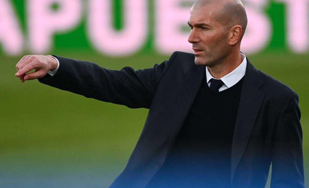 Zinedine Zidane, en el partido entre el Real Madrid y el Valencia. Zinedine Zidane, en el partido entre el Real Madrid y el Valencia.