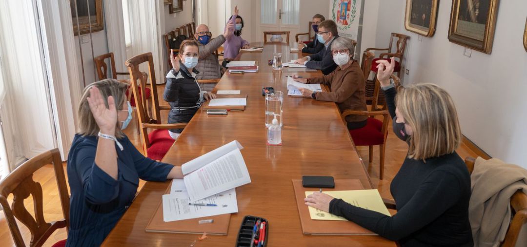 Junta de Gobierno local en la que se votó cuantificar los daños por las irregularidades de la concesionaria de la limpieza. Imagen de Archivo Junta de Gobierno local en la que se votó cuantificar los daños por las irregularidades de la concesionaria de la limpieza. Imagen de Archivo