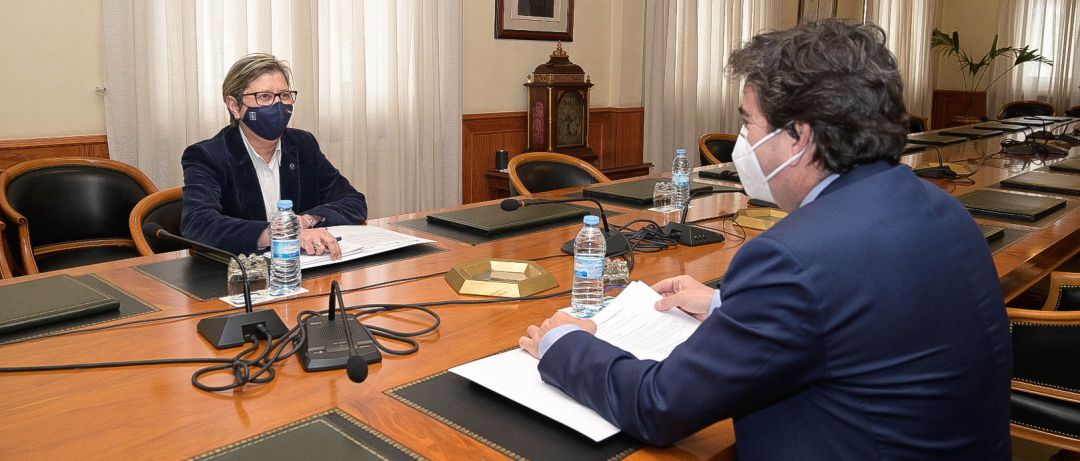 La conselleira do Mar, Rosa Quintana, y el presidente de la Autoridad Portuaria de A Coruña, Martín Fernández Prado La conselleira do Mar, Rosa Quintana, y el presidente de la Autoridad Portuaria de A Coruña, Martín Fernández Prado