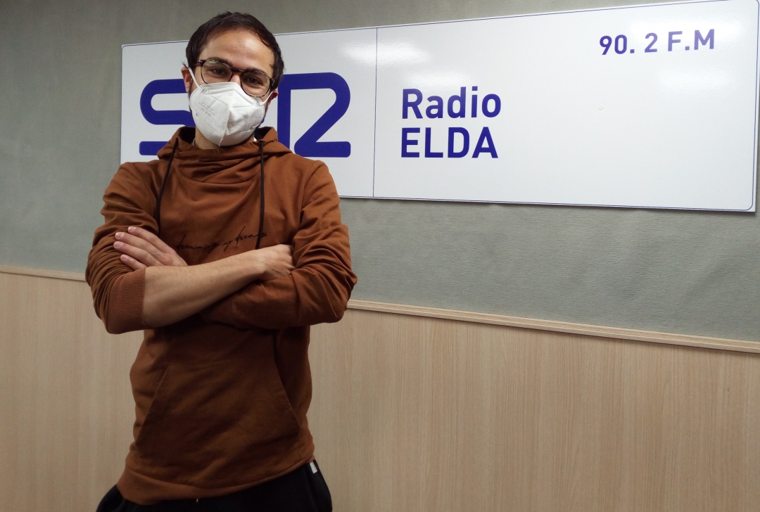 Juan Albert, en el estudio de Radio Elda SER, ha presentado su nueva canción, Wasteland Juan Albert, en el estudio de Radio Elda SER, ha presentado su nueva canción, Wasteland
