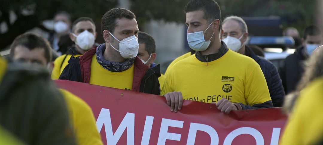 Manifestantes de Siemens Gamesa en As Somozas durante la concentración ante la Delegación del Gobierno Manifestantes de Siemens Gamesa en As Somozas durante la concentración ante la Delegación del Gobierno
