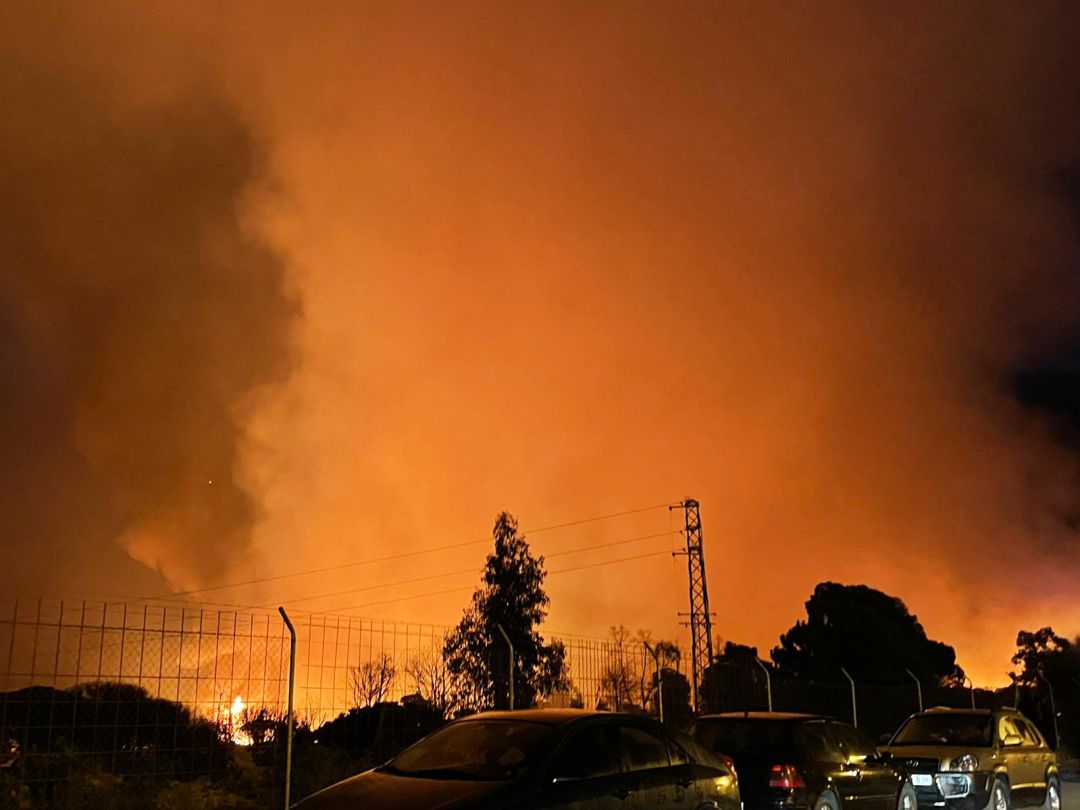Fuego en el asentamiento chabolista en Palos de la Frontera Fuego en el asentamiento chabolista en Palos de la Frontera