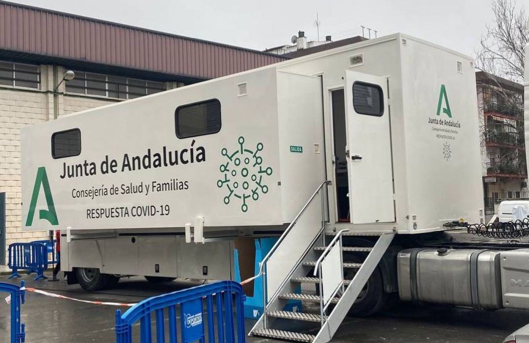 Una Unidad Móvil de la Consejería de Salud y Familias de la Junta de Andalucía encargada de realizar cribados masivos en una imagen de archivo. Una Unidad Móvil de la Consejería de Salud y Familias de la Junta de Andalucía encargada de realizar cribados masivos en una imagen de archivo.