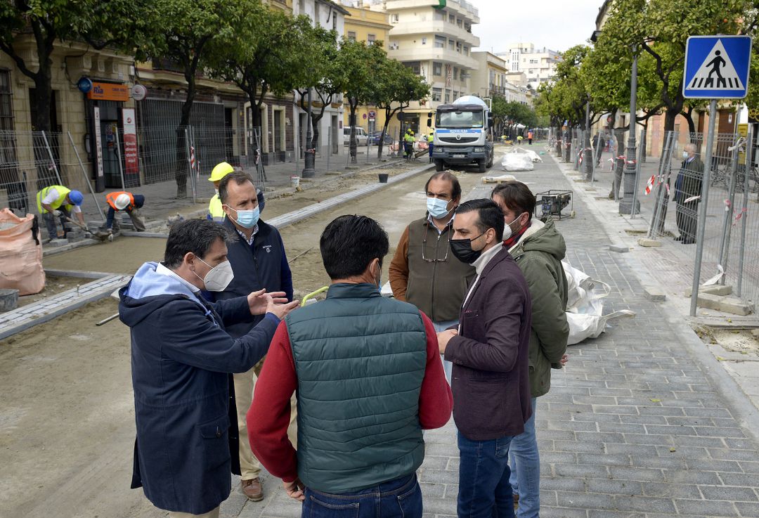 José Antonio Díaz, delegado municipal de Urbanismo, comprobando el estado de las obras José Antonio Díaz, delegado municipal de Urbanismo, comprobando el estado de las obras