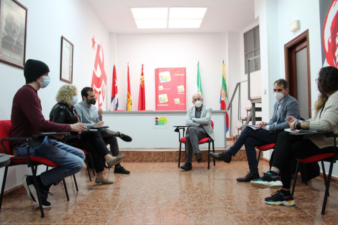 El coordinador regional de IU, toni valero, visita la sede del partido en Linares. El coordinador regional de IU, toni valero, visita la sede del partido en Linares.