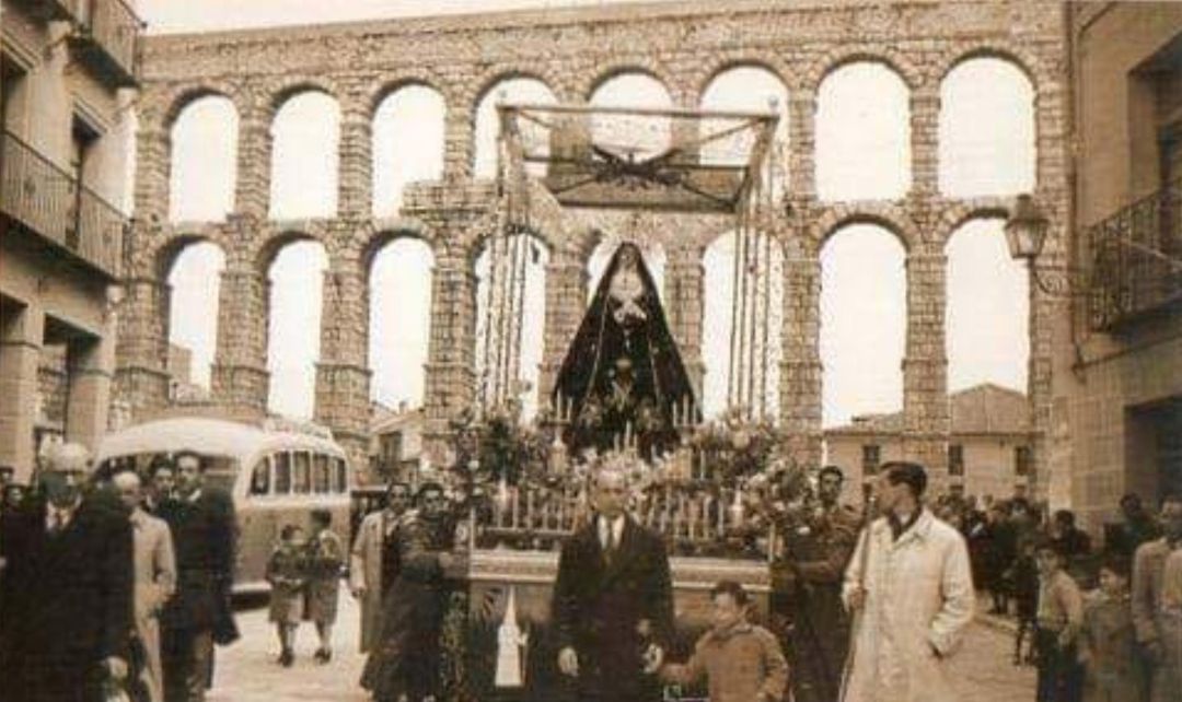 Imagen histórica de la Soledad Dolorosa en el Azoguejo Imagen histórica de la Soledad Dolorosa en el Azoguejo