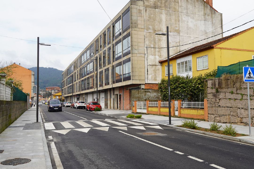 Calle Colón de Tui tras las obras de humanización. Calle Colón de Tui tras las obras de humanización.